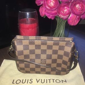 **SOLD**❤️Authentic Louis Vuitton DE Trousse❤️